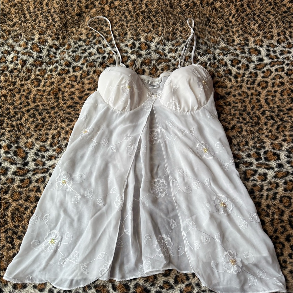 Chic White Floral Chemise